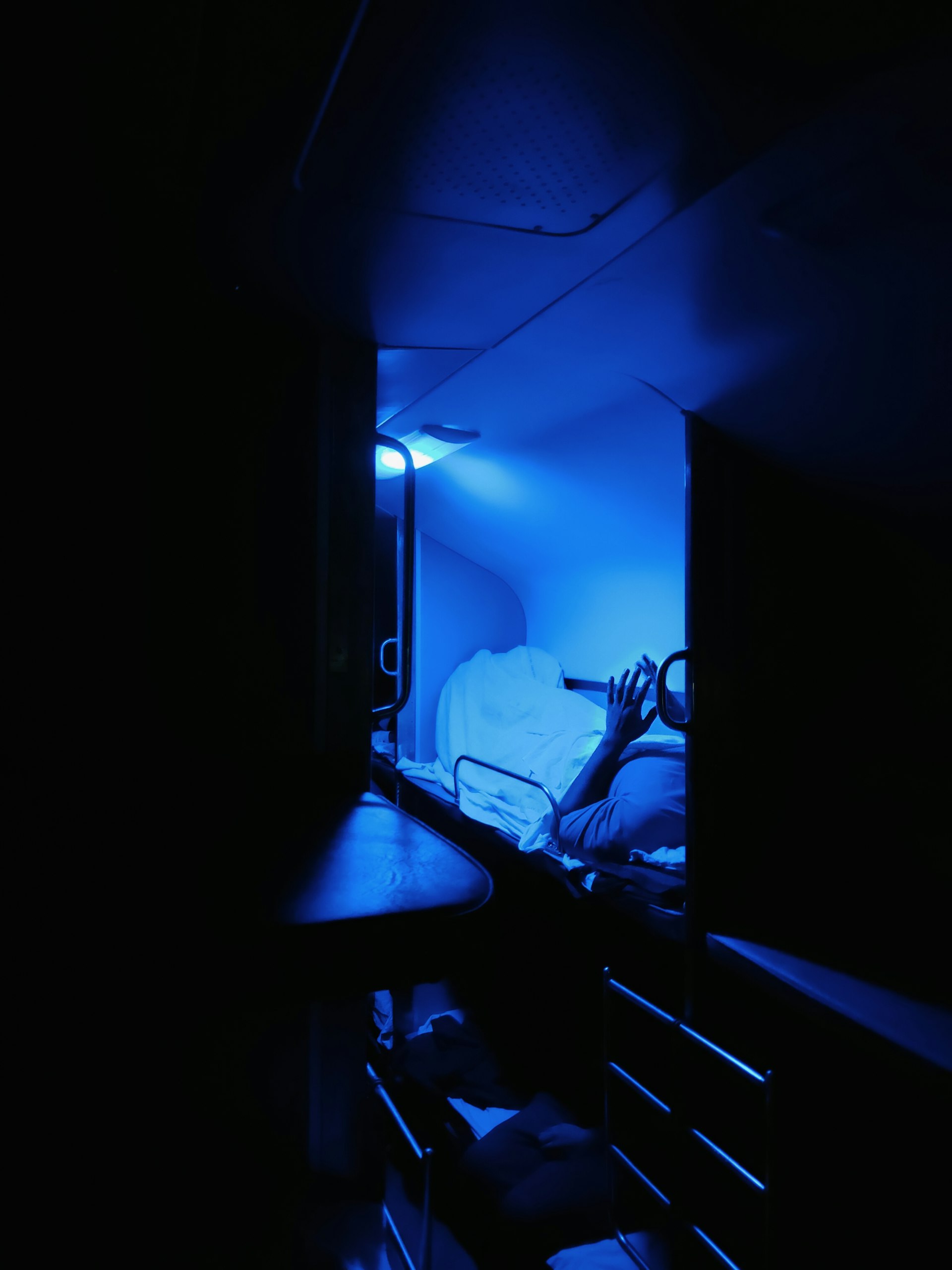 Understanding the Link Between Evening Screen Time and Restful Sleep