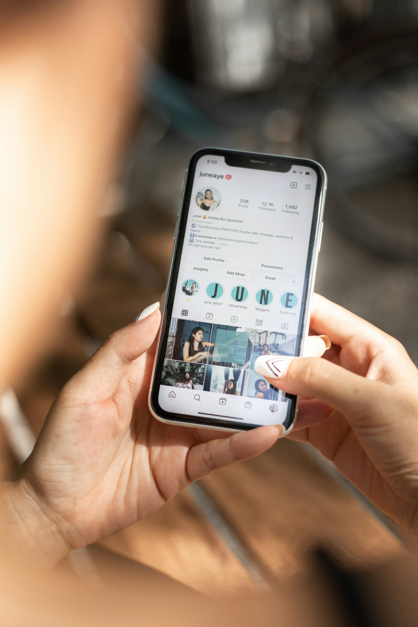 Building Authentic Connections: How Modern Athletes Cultivate Their Public Identities Online