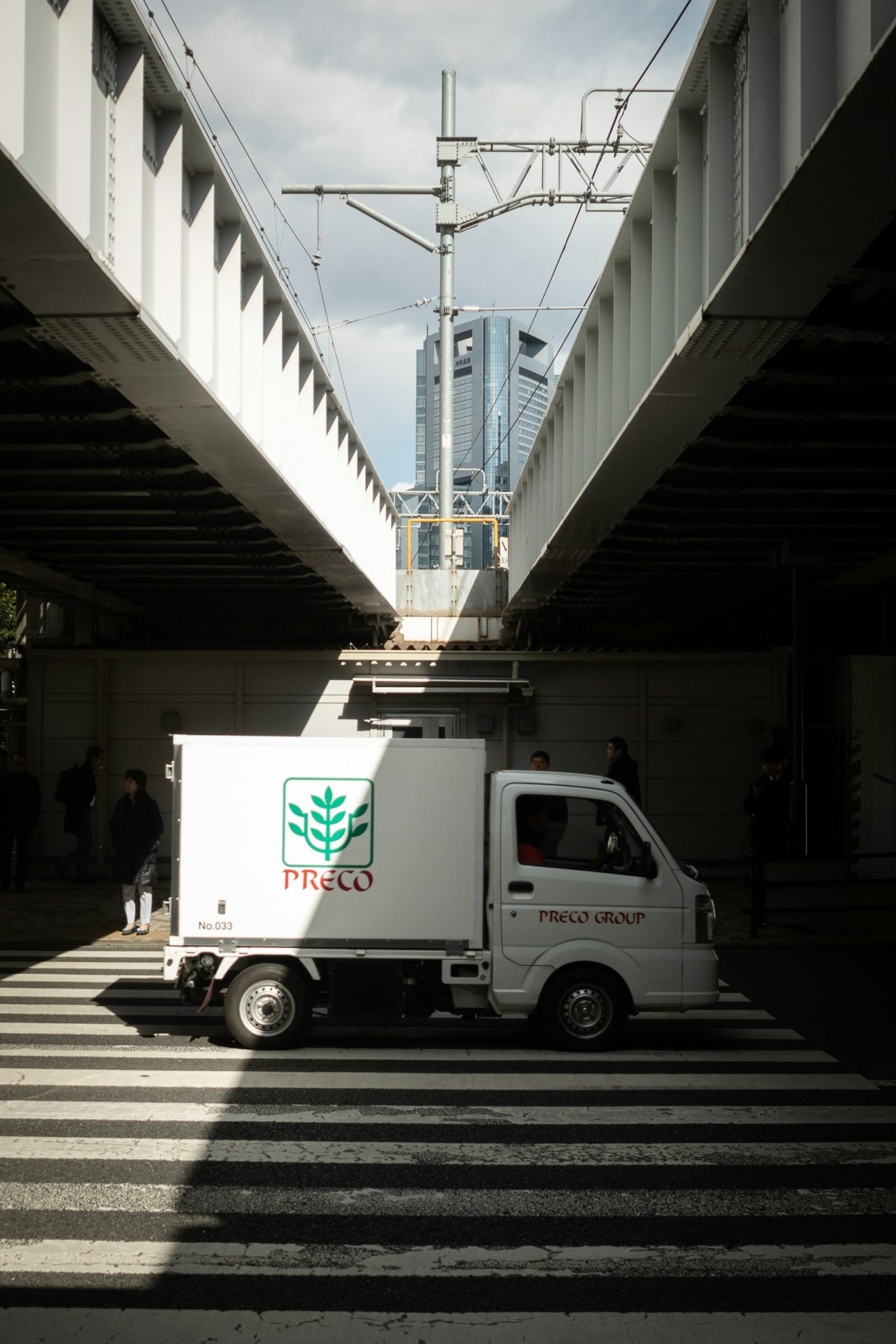 Navigating Urban Skies: How Aerial Delivery Systems Reshape Last-Mile Logistics